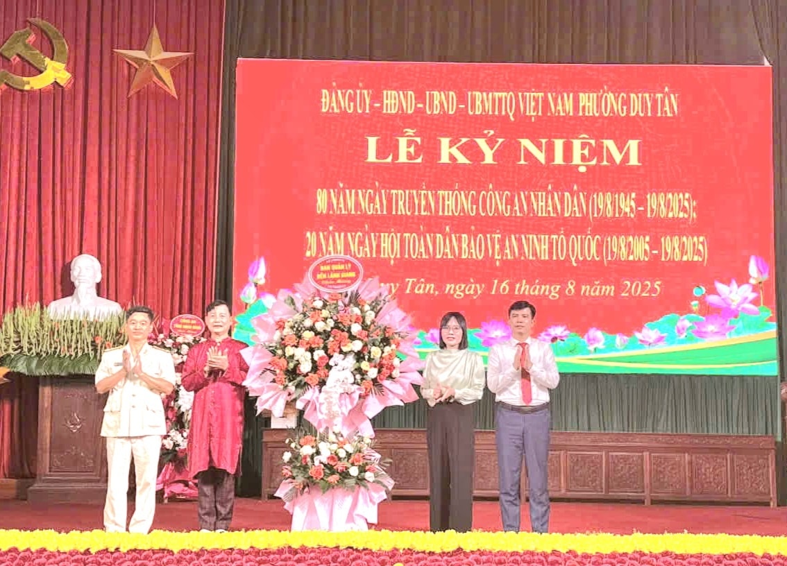 Công an phường Duy Tân tỉnh  Ninh Bình  tổ chức Lễ kỷ niệm 80 năm Ngày truyền thống Công an nhân dân Việt Nam (19/8/1945 - 19/8/2025); 20 năm Ngày hội toàn dân bảo vệ an ninh Tổ quốc (19/8/2005 - 19/8/2025). 