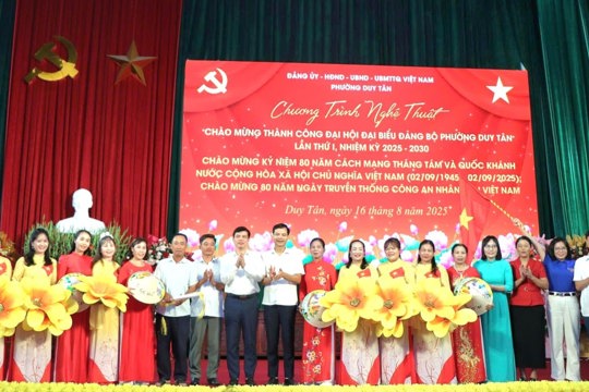 ĐẢNG BỘ PHƯỜNG DUY TÂN TỔ CHỨC CHƯƠNG TRÌNH VĂN NGHỆ CHÀO MỪNG THÀNH CÔNG ĐẠI HỘI ĐẠI BIỂU ĐẢNG BỘ PHƯỜNG DUY TÂN LẦN THỨ I, NHIỆM KỲ 2025-2030